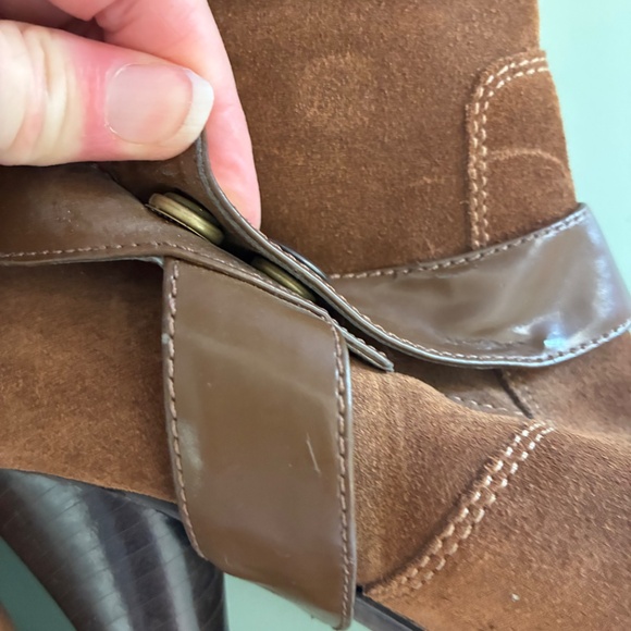 New BCBG Taupe brown tan Suede Slouch mid  HighHeeled Boots Y2K style 7.5 - Picture 7 of 16